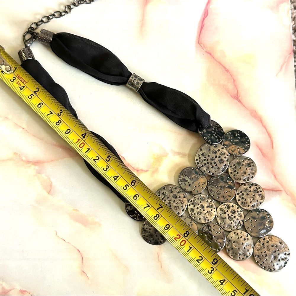Silver tone statement necklace - Picture 4 of 11